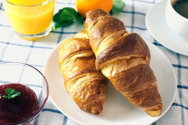 10 aliments du petit-déjeuner à éviter pour mincir naturellement